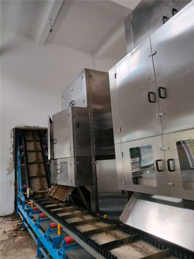 云南某污水处理厂订购的2台一体式污泥深度脱水机,现已投入使用!