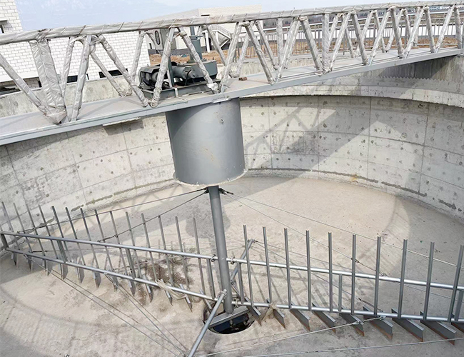 中心传动刮泥机：污水处理泥水分离效率的关键