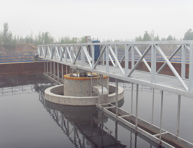 周边传动虹吸泥机，污水处理中的节能与稳定之选！